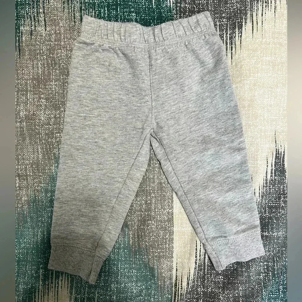 Carter’s 2-Piece Set. Gray and Yellow Set. Jogger with a Vest (Size 12 Months)